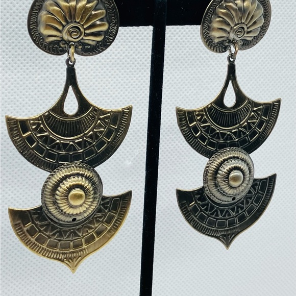 Vintage Bronze Metal Elegant Design Post Dangle Earrings A-19 - Picture 3 of 11